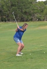 woman golfing 